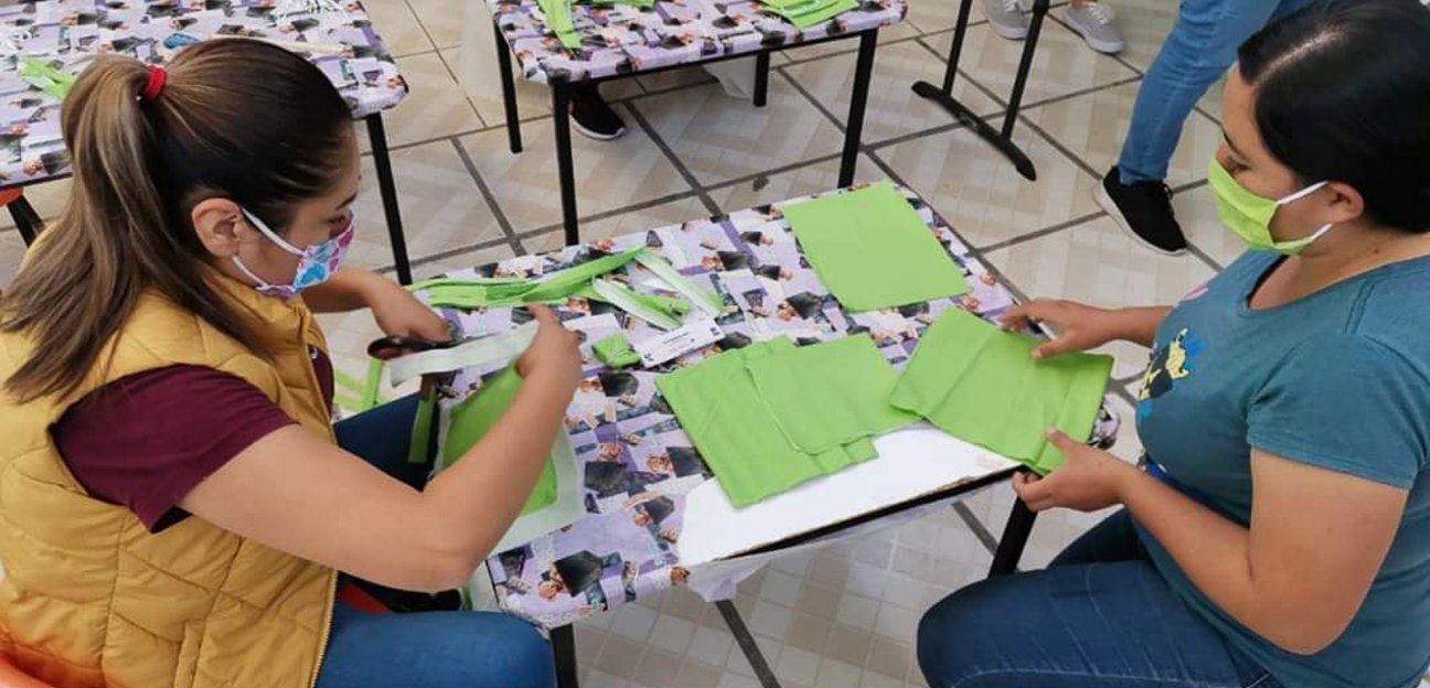 DIF de Soledad impulsa la elaboración de cubre bocas para ser entregados en colonias y comunidades 