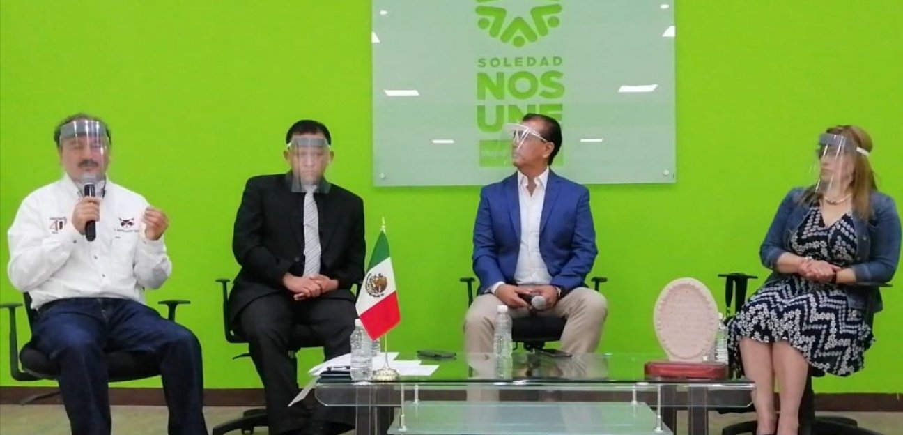 Ofrece educación transmisiones con temas de interés en su página de Facebook