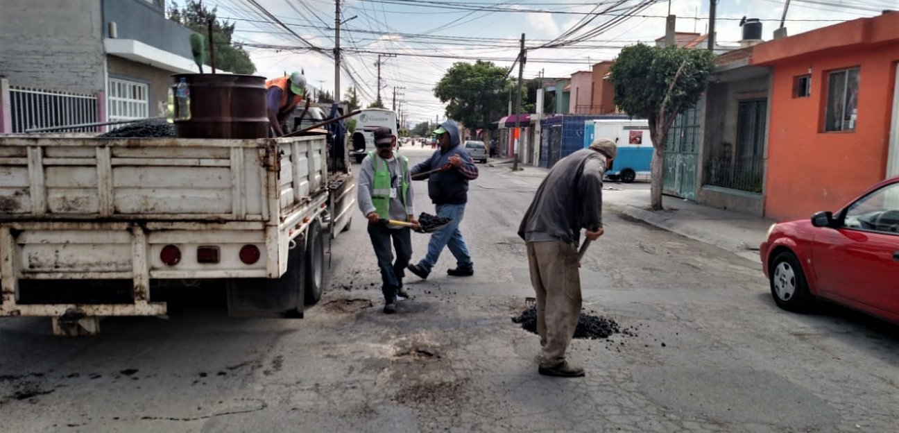 Refuerzan programa de bacheo emergente