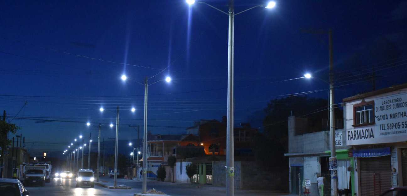 Alumbrado público ofrece mantenimiento constante a luminarias