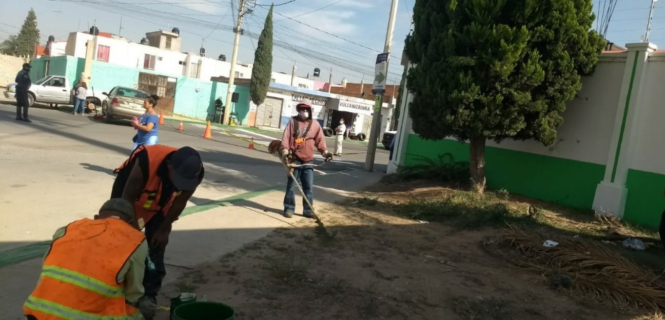 Refuerzan mantenimiento en parques públicos