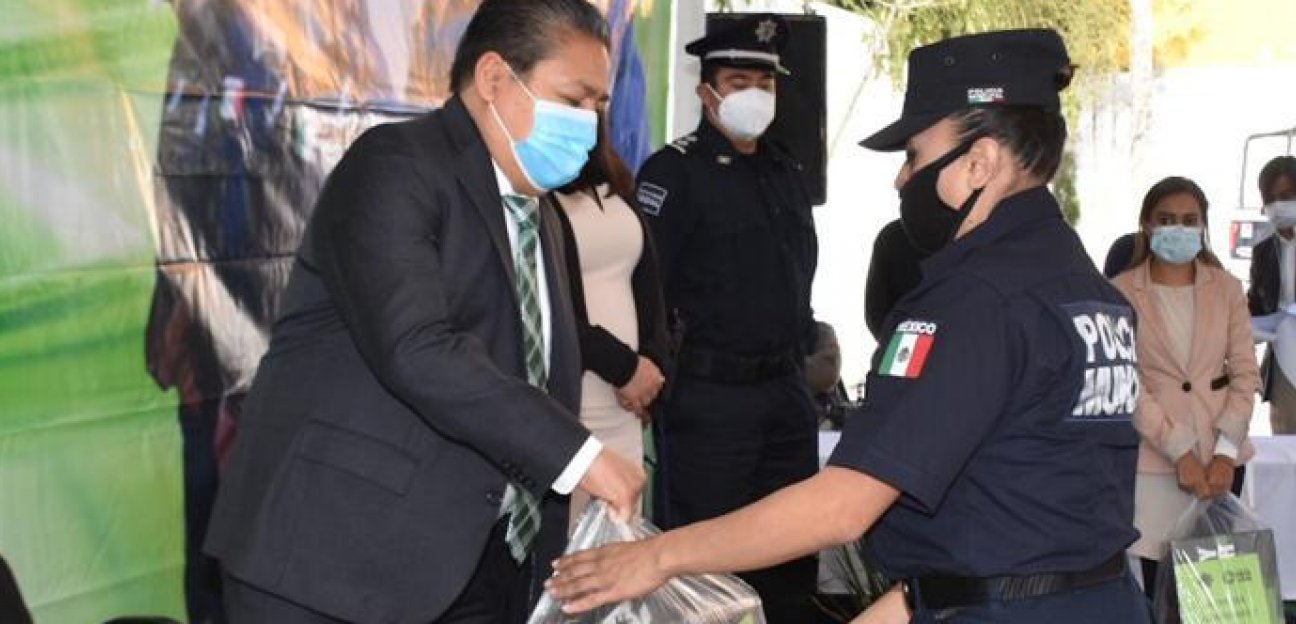 El alcalde de Soledad Gilberto Hernández Villafuerte entrega uniformes y equipo táctico a la Dirección General de Seguridad Pública Municipal 