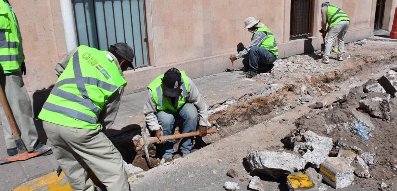 Se realizan trabajos de remodelación, adecuación y mejora en la fachada de Palacio Municipal