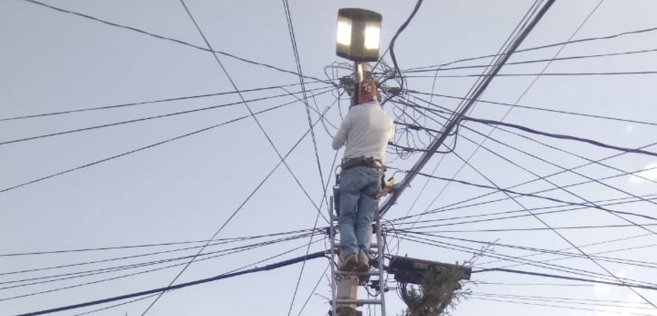 Se dio inicio al mantenimiento y rehabilitación de alumbrado de espacios públicos 