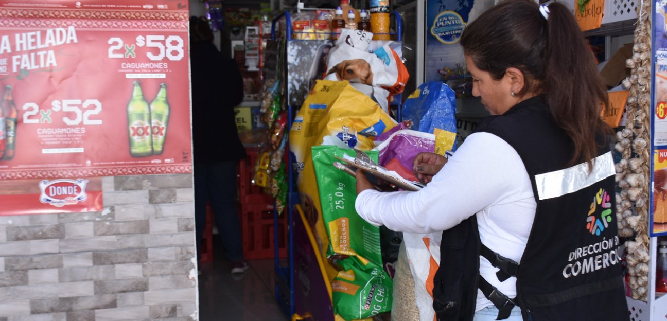 Comercio llama a evitar instalación de banderines publicitarios en la vía pública