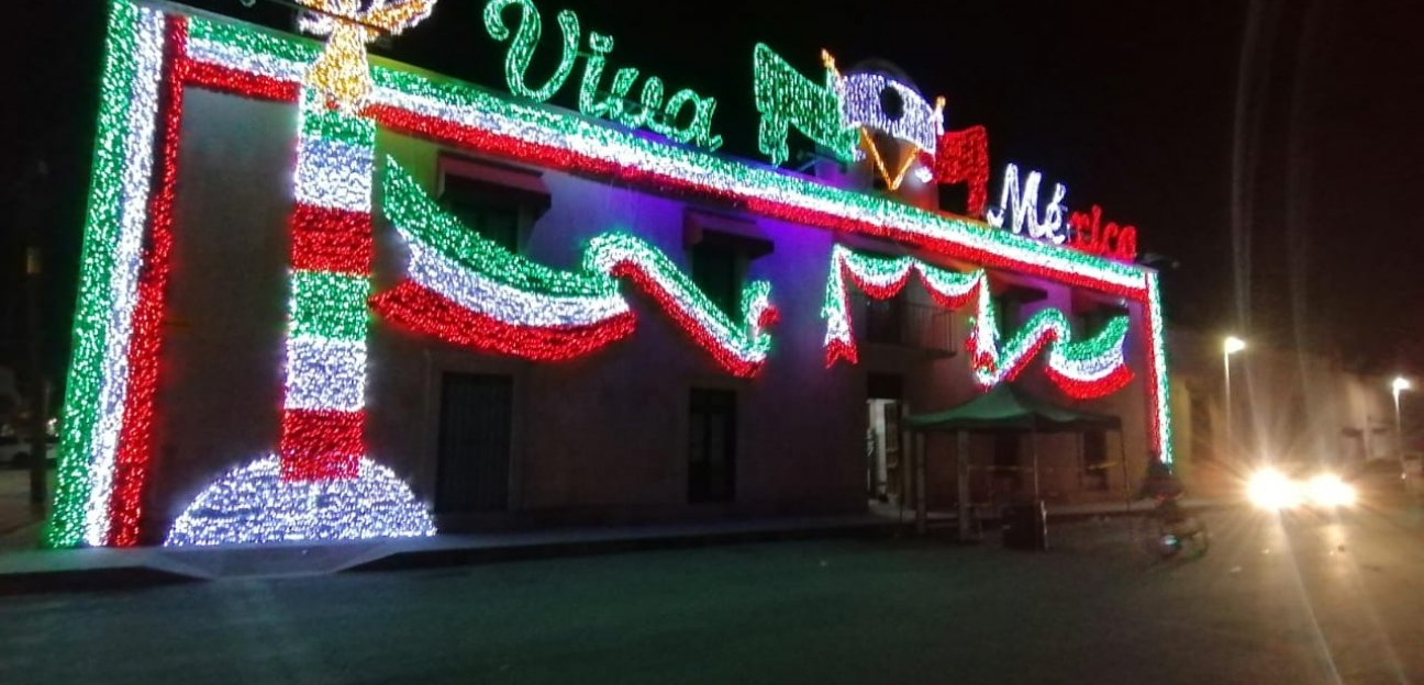 Fachada de Presidencia de Soledad es adornada con motivo de las fiestas patrias