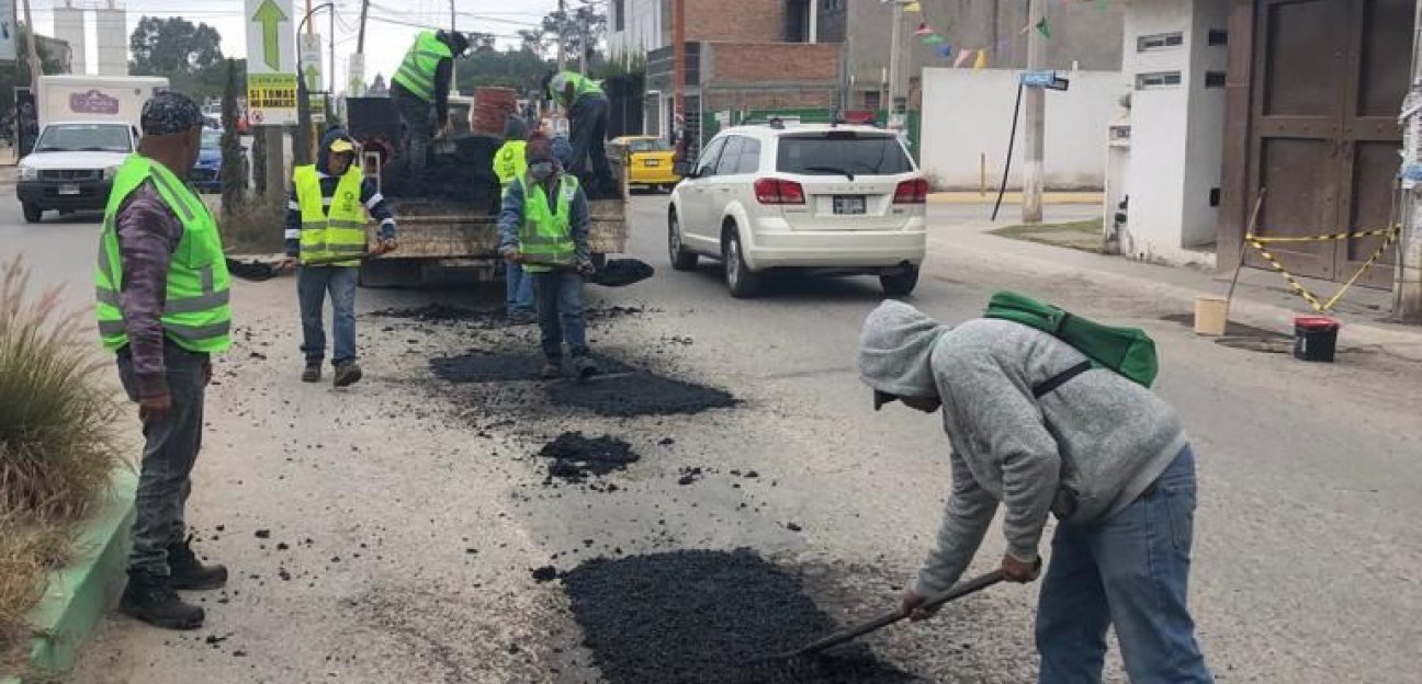 Intenso trabajo de bacheo en vialidades de SGS