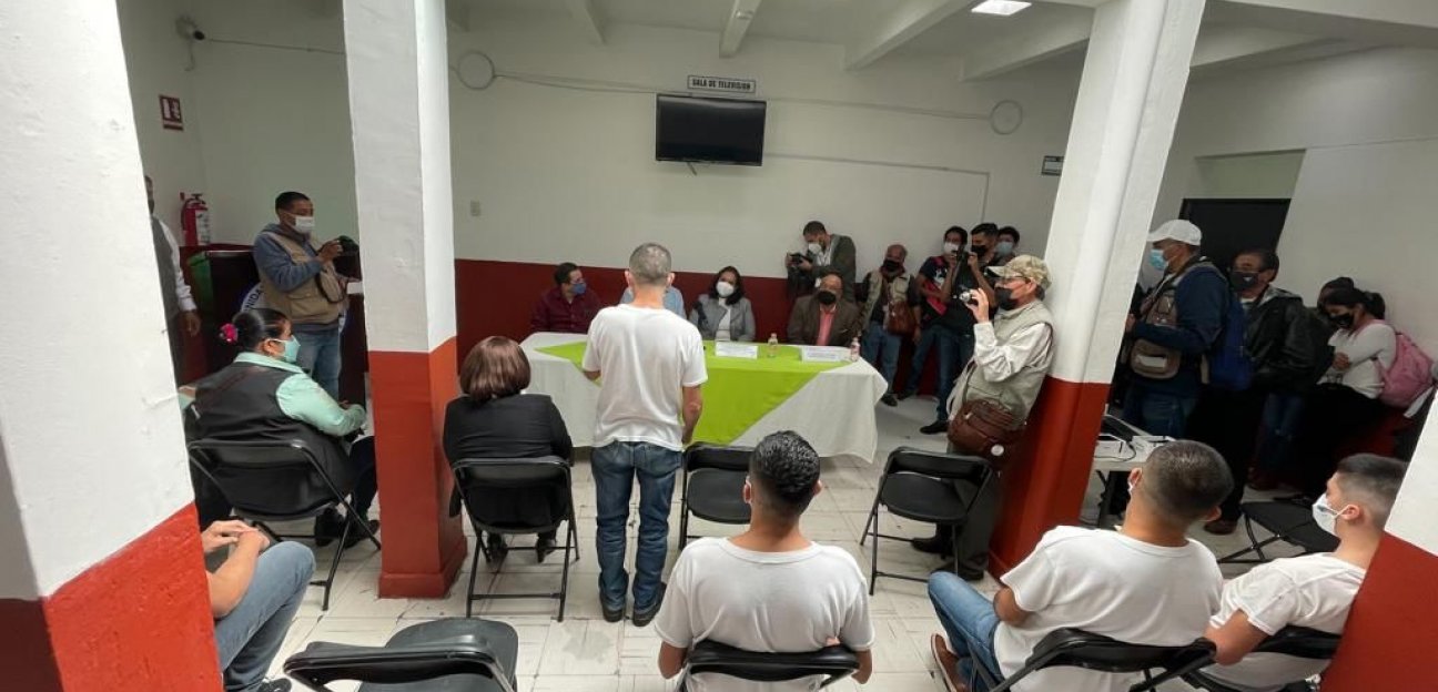 Alcaldesa de SGS entrega certificados de primaria y secundaria a jóvenes en rehabilitación
