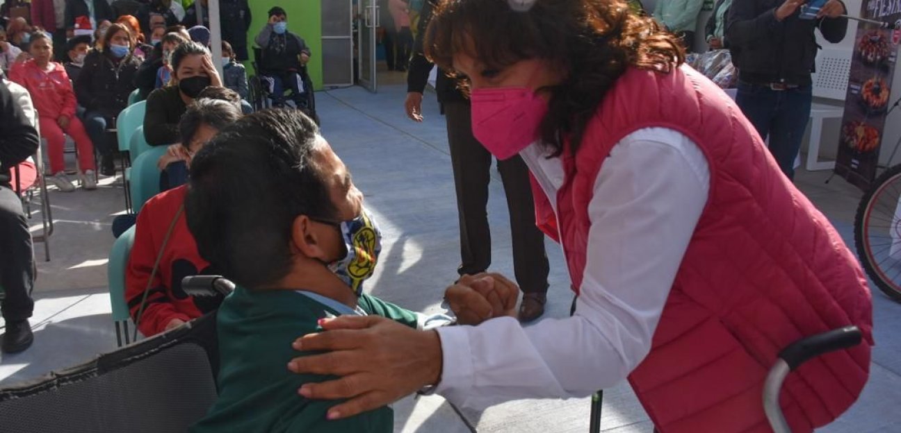 A través del programa Regalando con Amor, se entregaron regalos y sonrisas a pedirles de la UBR I y II en Soledad de Graciano Sánchez