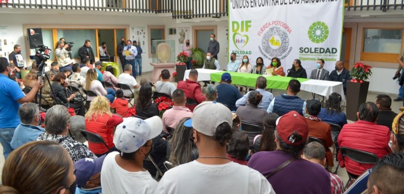 Ayuntamiento de Soledad entrega 500 becas a jóvenes que buscan rehabilitarse de alguna adicción 