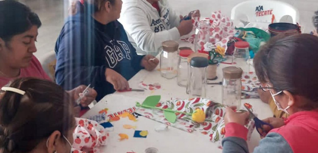 Área de Participación Ciudadana de Soledad continúa impartiendo Talleres de Manualidades
