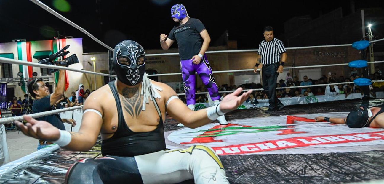 Espectacular función de lucha libre en Soledad, reunió a cientos de familias