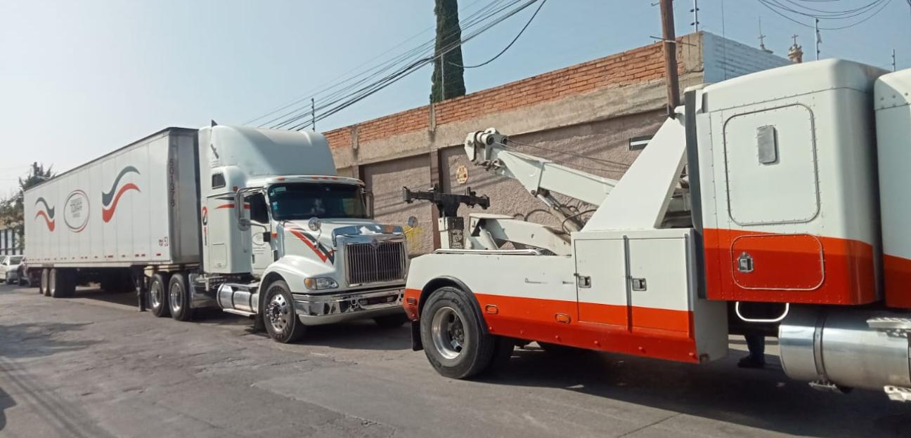 Policía Vial de Soledad vigila que vehículos de carga no se estacionen en la vía pública 