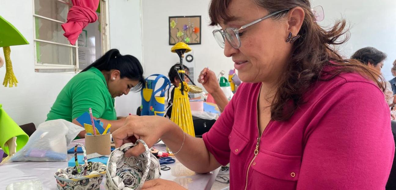 Gobierno de Soledad impulsa el autoempleo con talleres de manualidades para mujeres y personas adultas mayores
