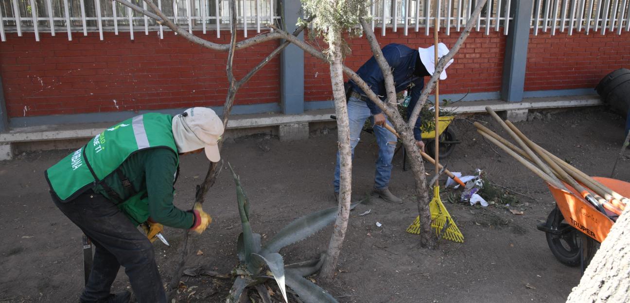 Atiende Soledad solicitudes escolares para dignificar espacios en periodo vacacional