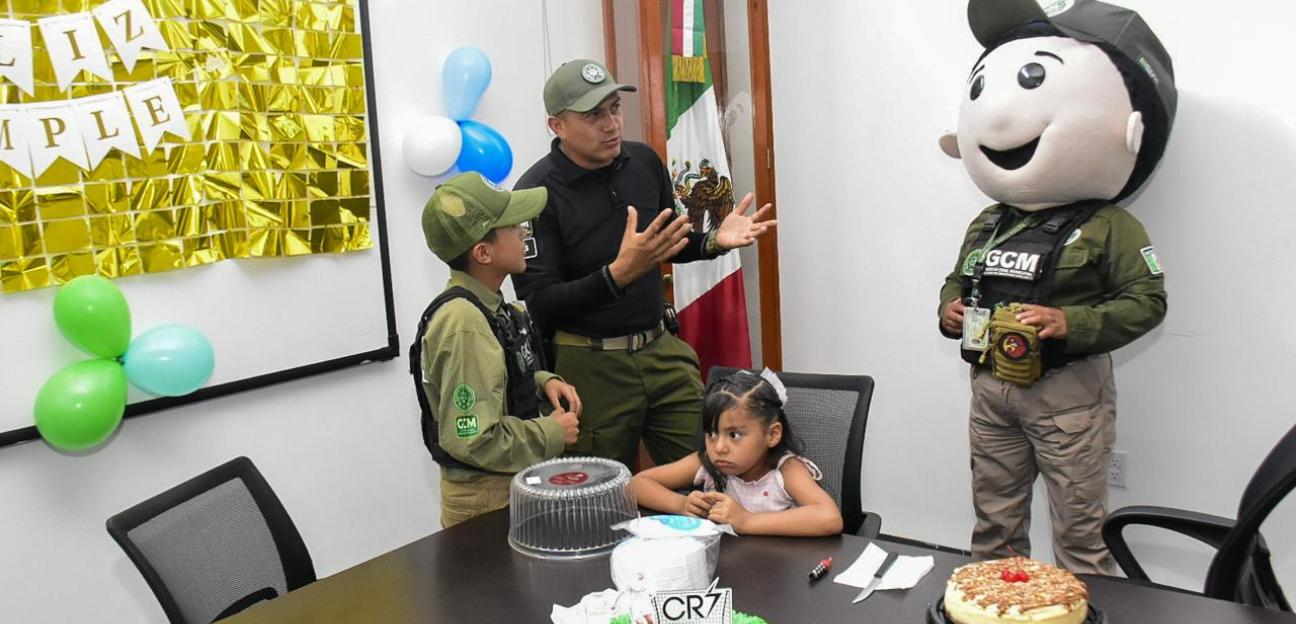 Johan de 11 años de edad se convirtió en Comisario Honorario de la Guardia Civil de Soledad