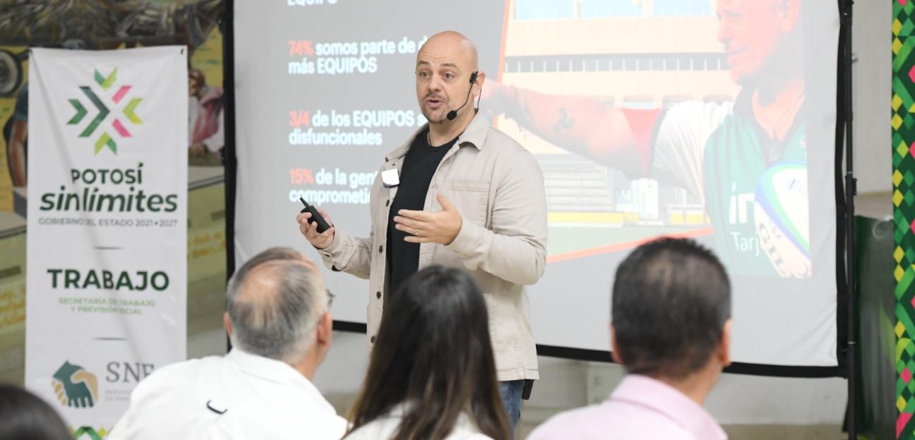 Con conferencia magistral, Ayuntamiento de Soledad fomenta y contribuye al liderazgo y motivación juvenil