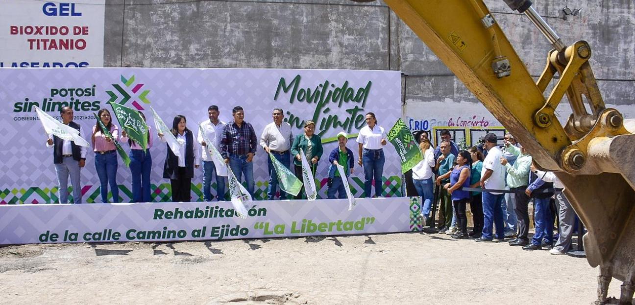 Vecinos y comerciantes agradecen inicio de pavimentación de Av. Camino a la Libertad
