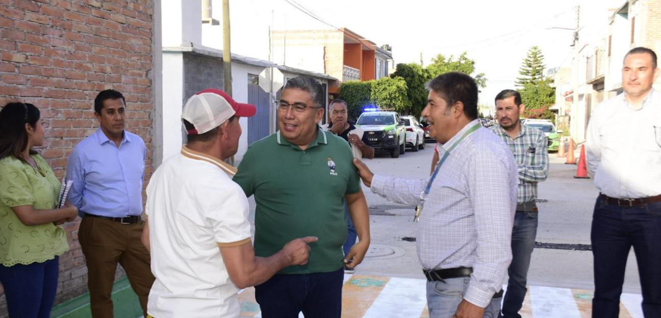 Como niños con jueguete nuevo: Habitantes de calle Privada de la Rosa, tras pavimentación con concreto hidráulico