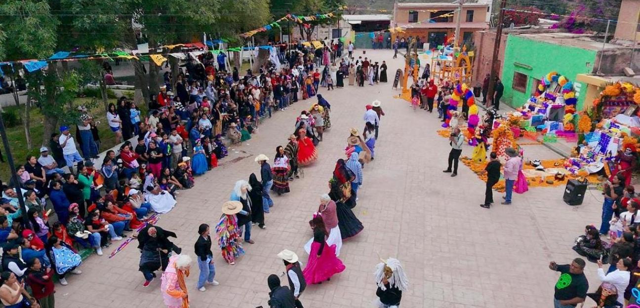 Palma de la Cruz en Soledad, celebra Xantolo con colorido desfile y concursos de tradición