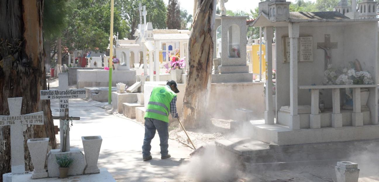Inician labores de rehabilitación y limpieza en panteones de Soledad para festividades de Día de Muertos