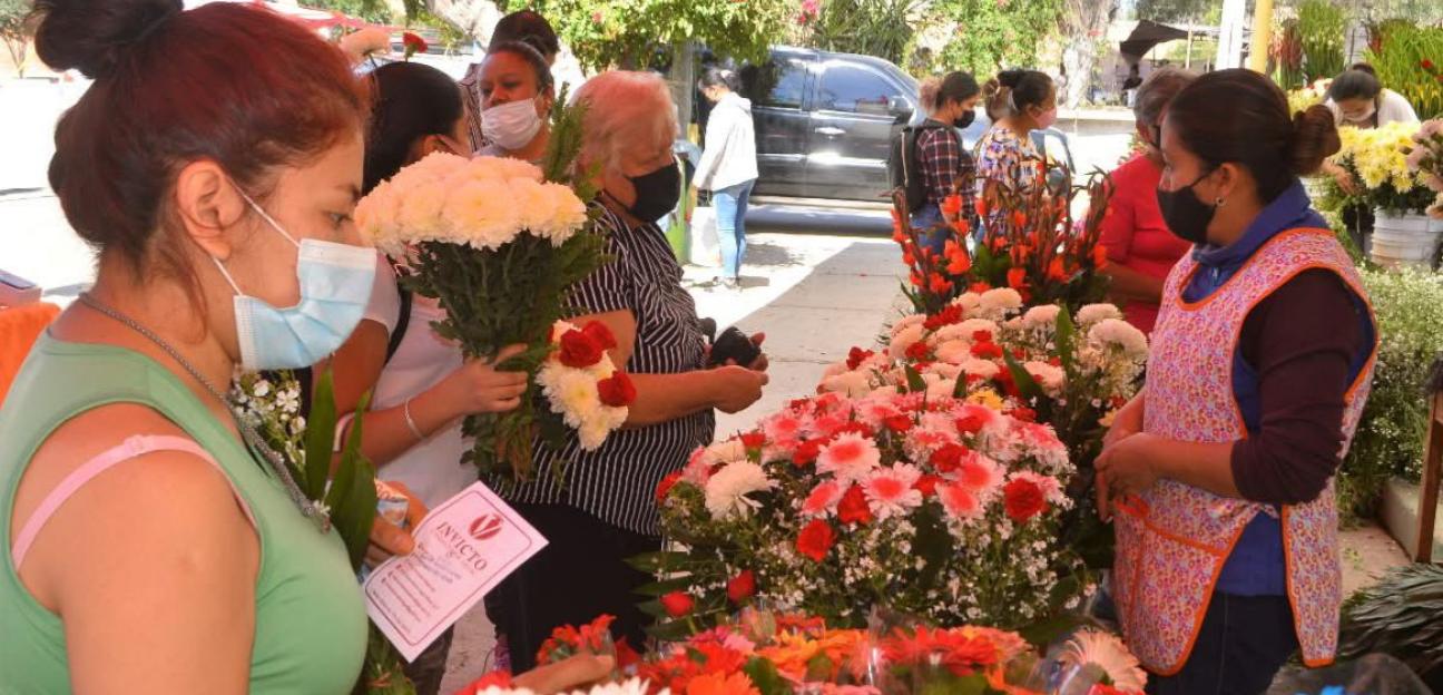 Comienza trámite de permisos para comercios en panteones de Soledad en festividades de Día de Muertos