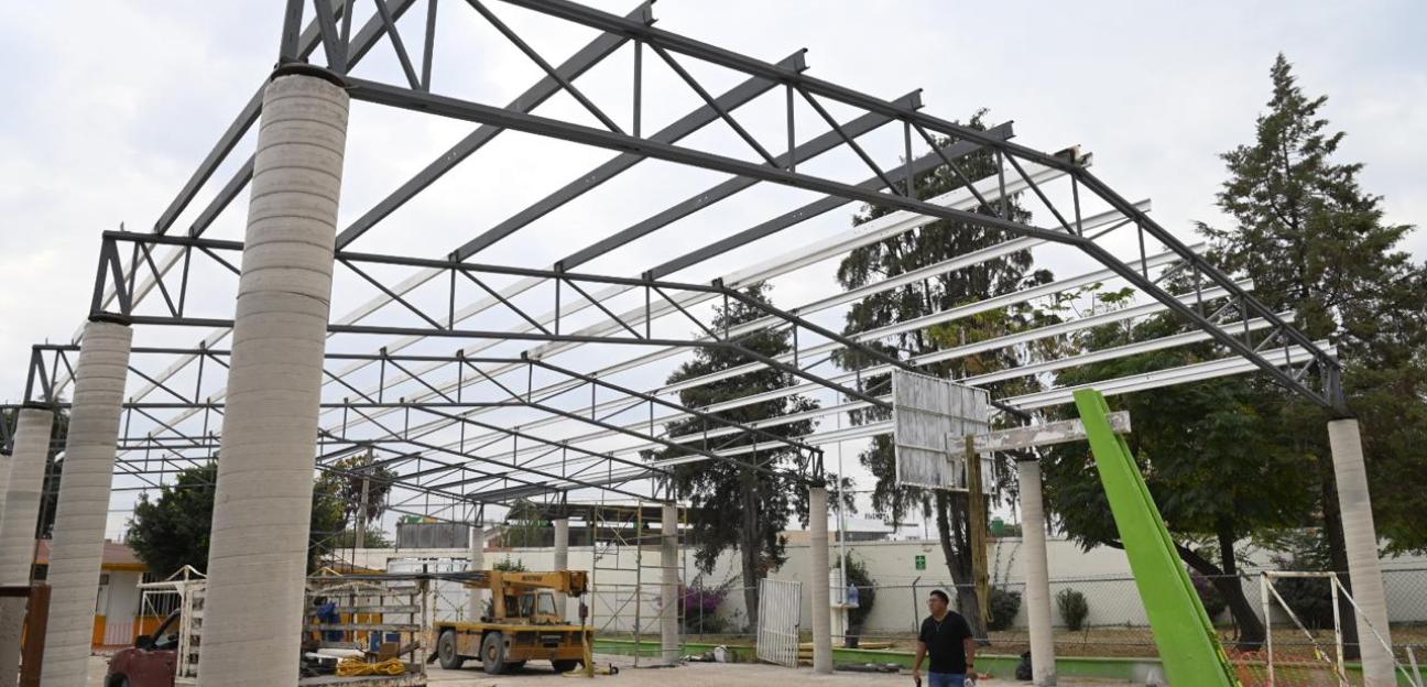 Se construye en tiempo y forma techado en primaria de la colonia Pavón en Soledad