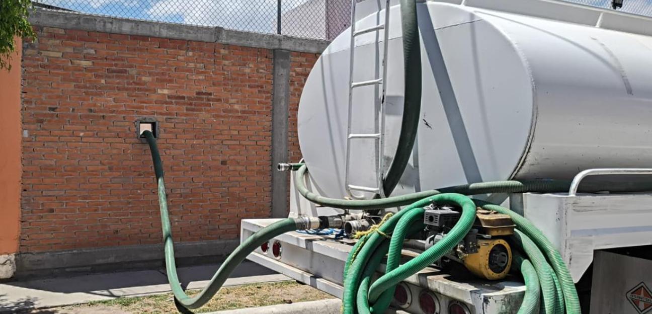 Gobierno de Soledad atiende el desabasto de agua que persiste en colonias y escuelas