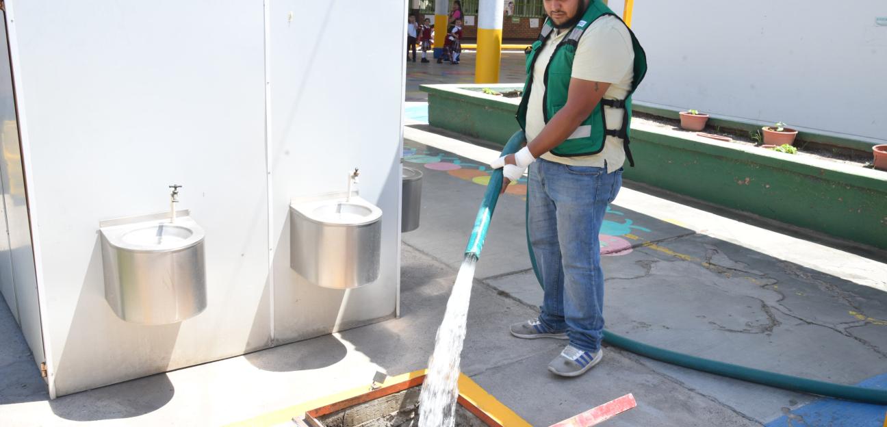 Escuelas y viviendas de Soledad, con apoyo municipal de abasto de agua: alcalde