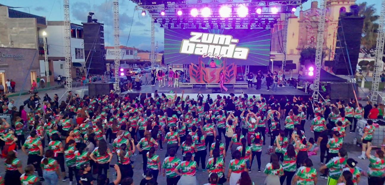 Zumbanda Vol. 4 llena de energía y movimiento la plaza principal de Soledad