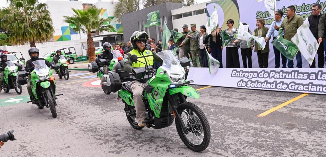 Ricardo Gallardo y Juan Manuel Navarro entregan parque vehicular que fortalece la Guardia Civil de Soledad