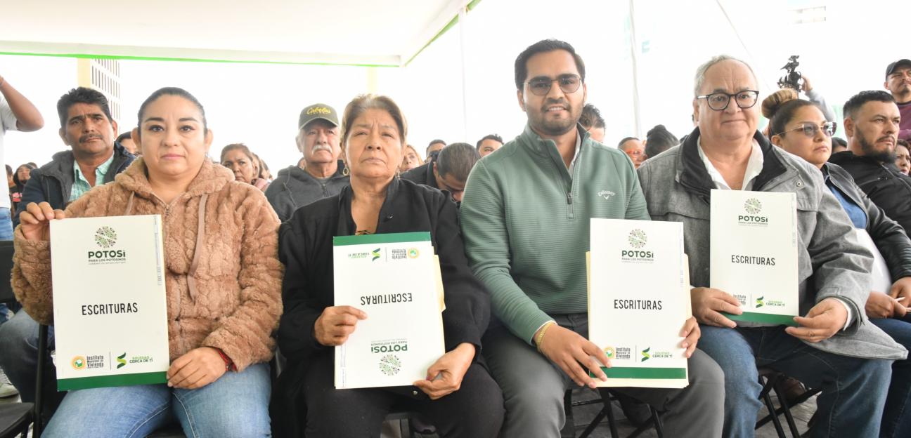 Alcalde Juan Manuel Navarro impulsa la regulación patrimonial en Soledad, con entrega de 197 escrituras