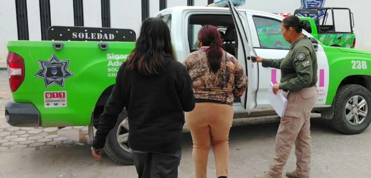 Guardia Civil de Soledad reúne a tres menores extraviados con sus familias